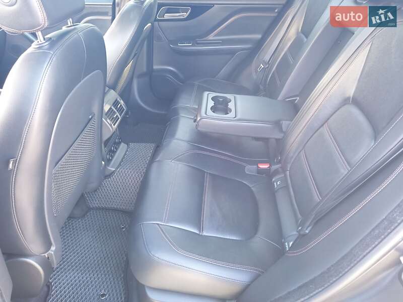 Позашляховик / Кросовер Jaguar F-Pace 2019 в Києві