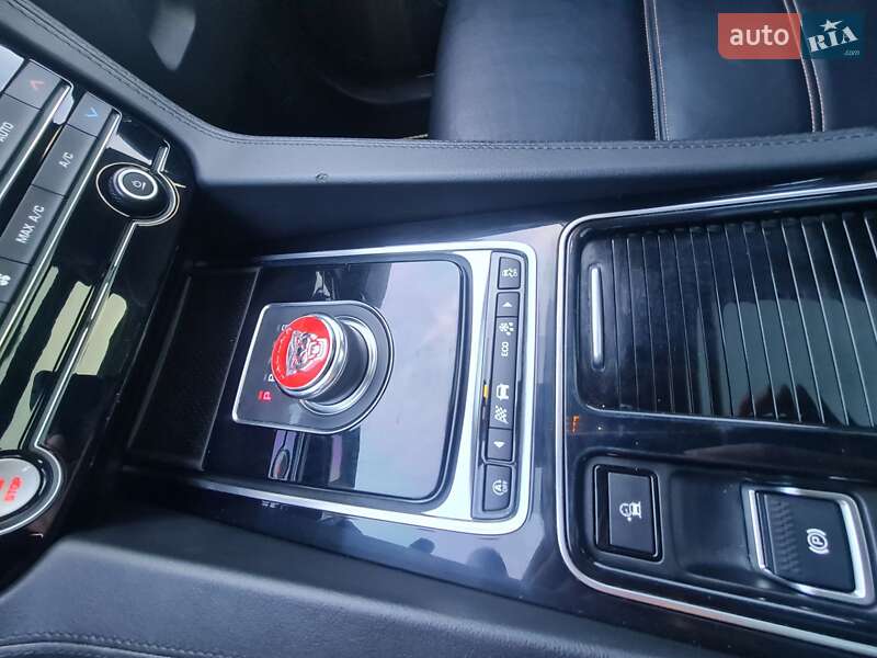 Позашляховик / Кросовер Jaguar F-Pace 2019 в Хусті