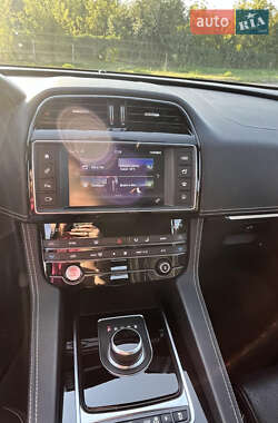 Внедорожник / Кроссовер Jaguar F-Pace 2018 в 