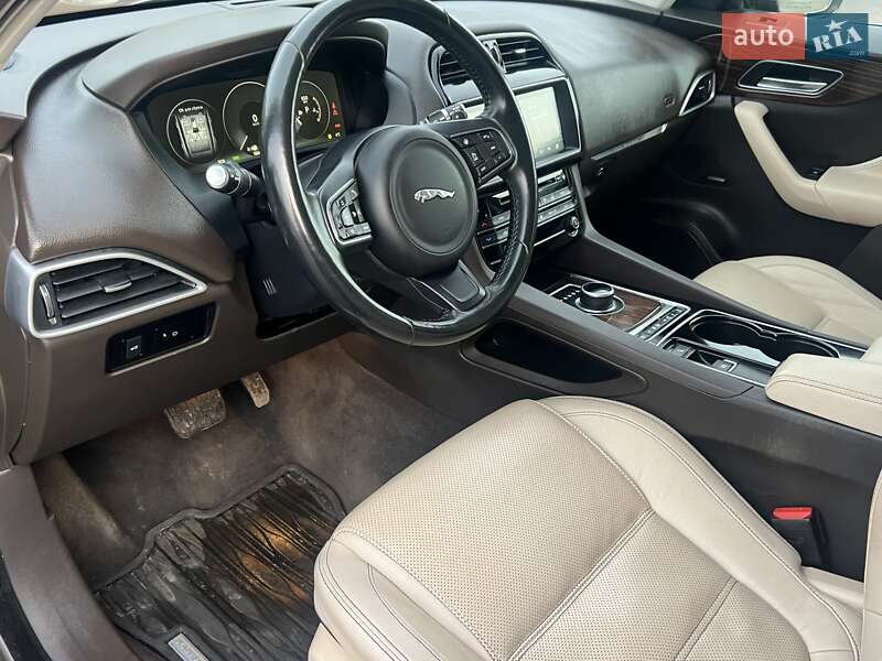 Внедорожник / Кроссовер Jaguar F-Pace 2016 в Киеве фото 37 Внедорожник / Кроссовер Jaguar F-Pace 2016 в Киеве