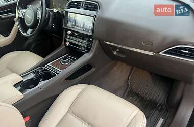 Позашляховик / Кросовер Jaguar F-Pace 2016 в 
