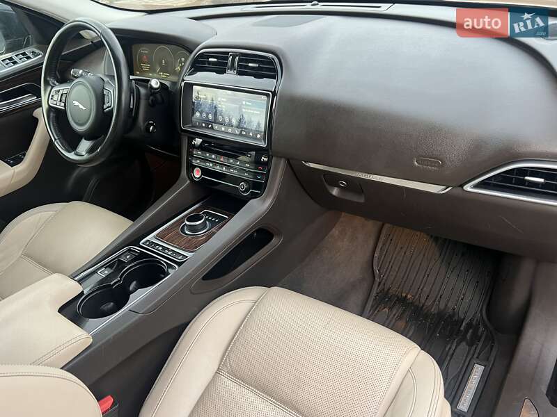 Внедорожник / Кроссовер Jaguar F-Pace 2016 в Киеве фото 54 Внедорожник / Кроссовер Jaguar F-Pace 2016 в Киеве
