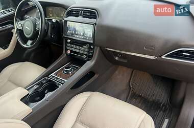 Позашляховик / Кросовер Jaguar F-Pace 2016 в 