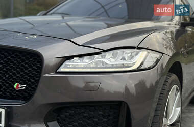 Внедорожник / Кроссовер Jaguar F-Pace 2016 в 