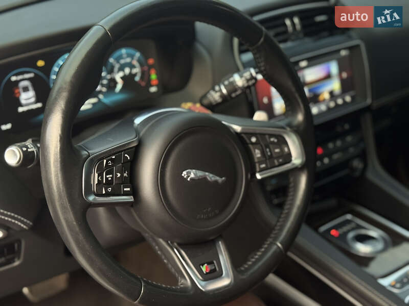 Позашляховик / Кросовер Jaguar F-Pace 2016 в Запоріжжі