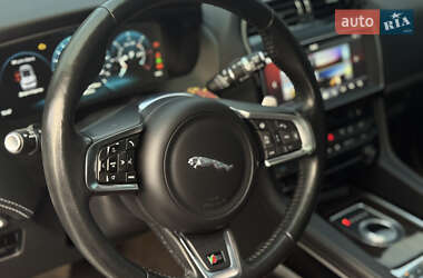Внедорожник / Кроссовер Jaguar F-Pace 2016 в 