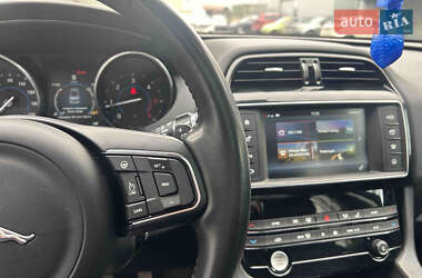 Позашляховик / Кросовер Jaguar F-Pace 2016 в 