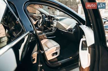 Внедорожник / Кроссовер Jaguar F-Pace 2020 в 