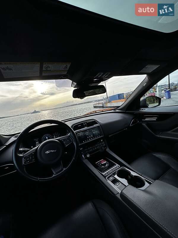 Позашляховик / Кросовер Jaguar F-Pace 2016 в Києві