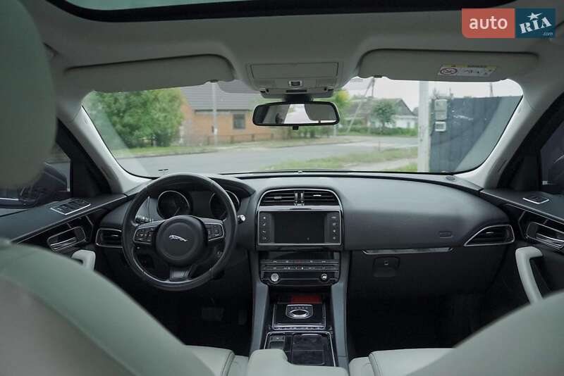 Позашляховик / Кросовер Jaguar F-Pace 2016 в Любомлі
