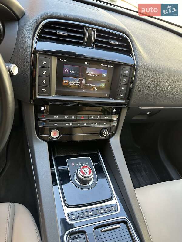 Позашляховик / Кросовер Jaguar F-Pace 2017 в Полтаві
