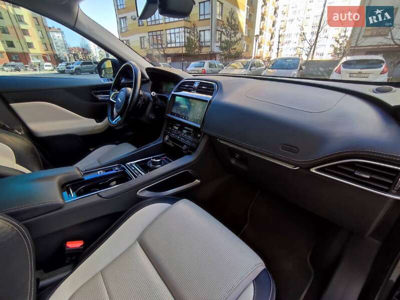 Внедорожник / Кроссовер Jaguar F-Pace 2017 в Ивано-Франковске