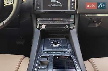 Внедорожник / Кроссовер Jaguar F-Pace 2018 в 