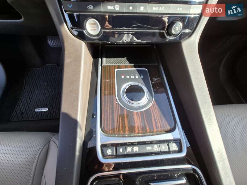 Внедорожник / Кроссовер Jaguar F-Pace 2017 в Киеве