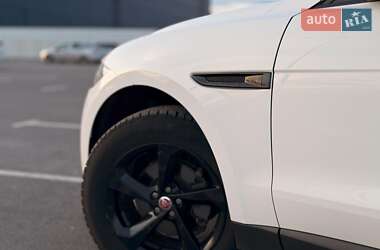 Позашляховик / Кросовер Jaguar F-Pace 2017 в 