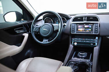 Позашляховик / Кросовер Jaguar F-Pace 2016 в 