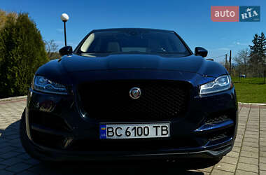 Позашляховик / Кросовер Jaguar F-Pace 2017 в 