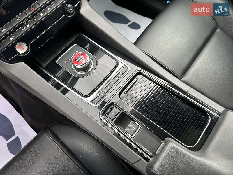 Позашляховик / Кросовер Jaguar F-Pace 2018 в Києві