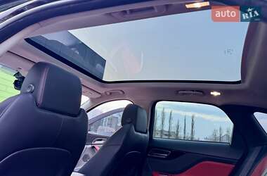 Позашляховик / Кросовер Jaguar F-Pace 2019 в 