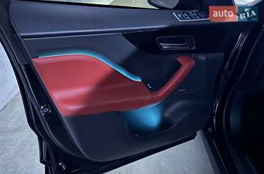 Позашляховик / Кросовер Jaguar F-Pace 2019 в 