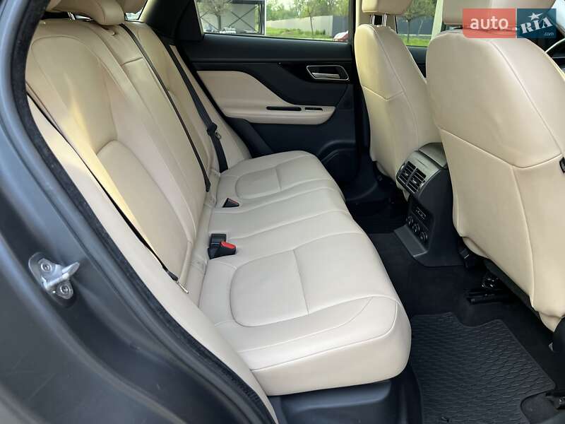 Внедорожник / Кроссовер Jaguar F-Pace 2016 в Ужгороде