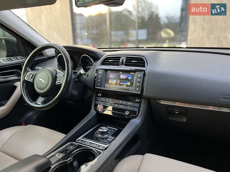 Внедорожник / Кроссовер Jaguar F-Pace 2016 в Ужгороде