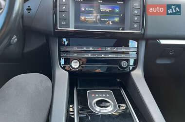 Внедорожник / Кроссовер Jaguar F-Pace 2016 в 