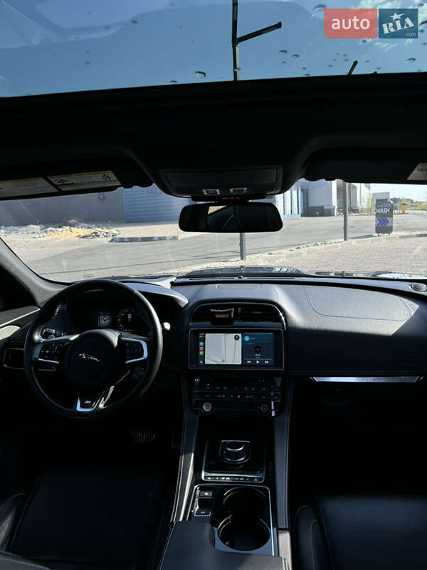 Позашляховик / Кросовер Jaguar F-Pace 2017 в Харкові