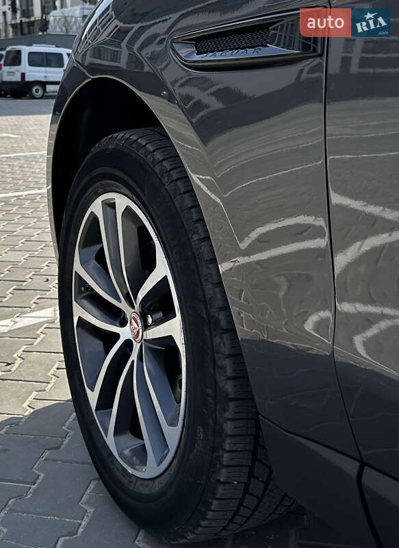 Внедорожник / Кроссовер Jaguar F-Pace 2016 в Черкассах
