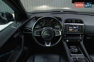 Внедорожник / Кроссовер Jaguar F-Pace 2017 в 