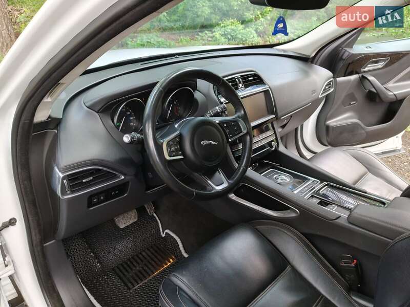 Внедорожник / Кроссовер Jaguar F-Pace 2019 в Киеве