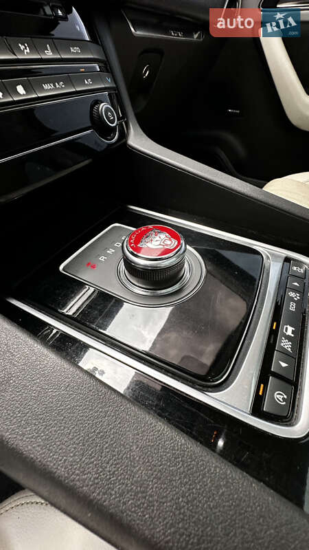 Позашляховик / Кросовер Jaguar F-Pace 2016 в Львові фото 23 Позашляховик / Кросовер Jaguar F-Pace 2016 в Львові