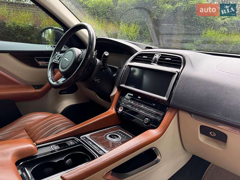 Внедорожник / Кроссовер Jaguar F-Pace 2016 в Киеве