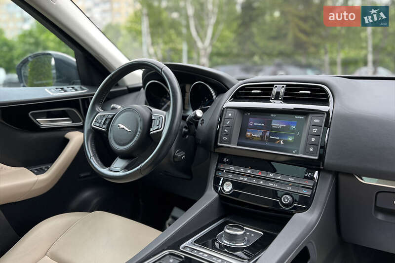 Позашляховик / Кросовер Jaguar F-Pace 2016 в Львові