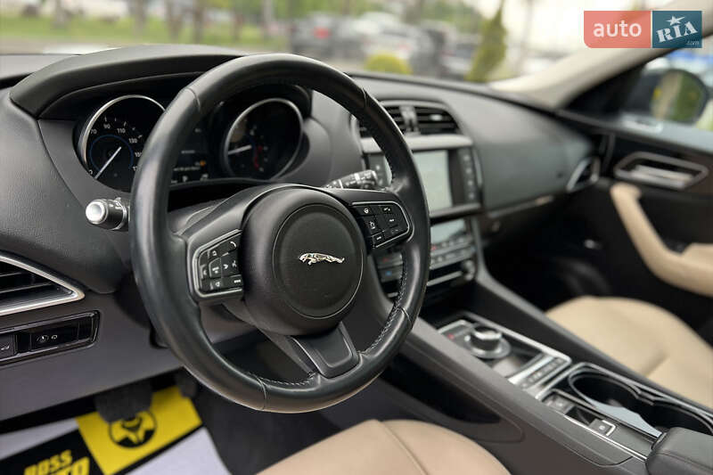 Позашляховик / Кросовер Jaguar F-Pace 2016 в Львові