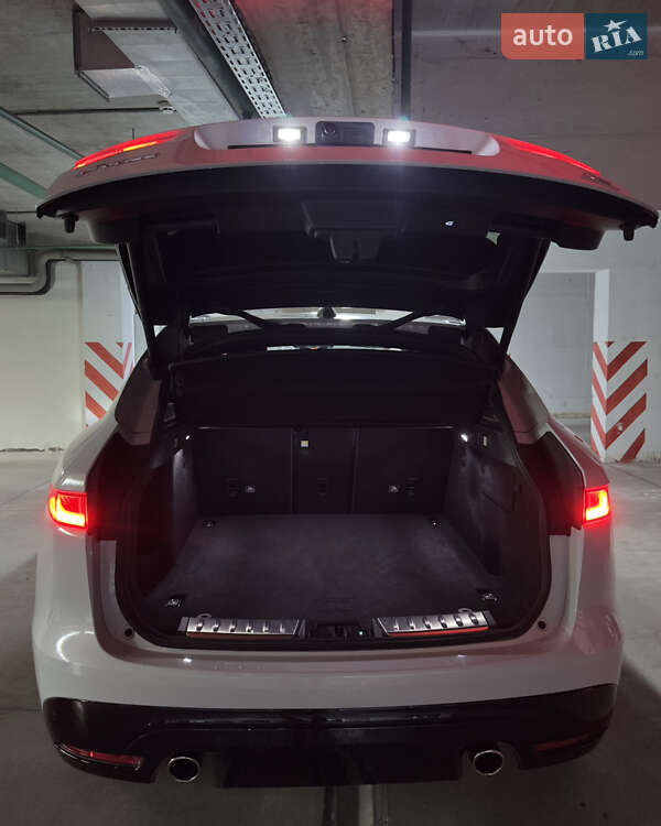 Позашляховик / Кросовер Jaguar F-Pace 2020 в Києві