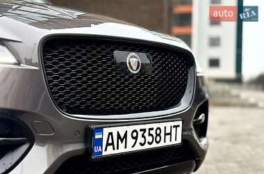 Внедорожник / Кроссовер Jaguar F-Pace 2016 в 