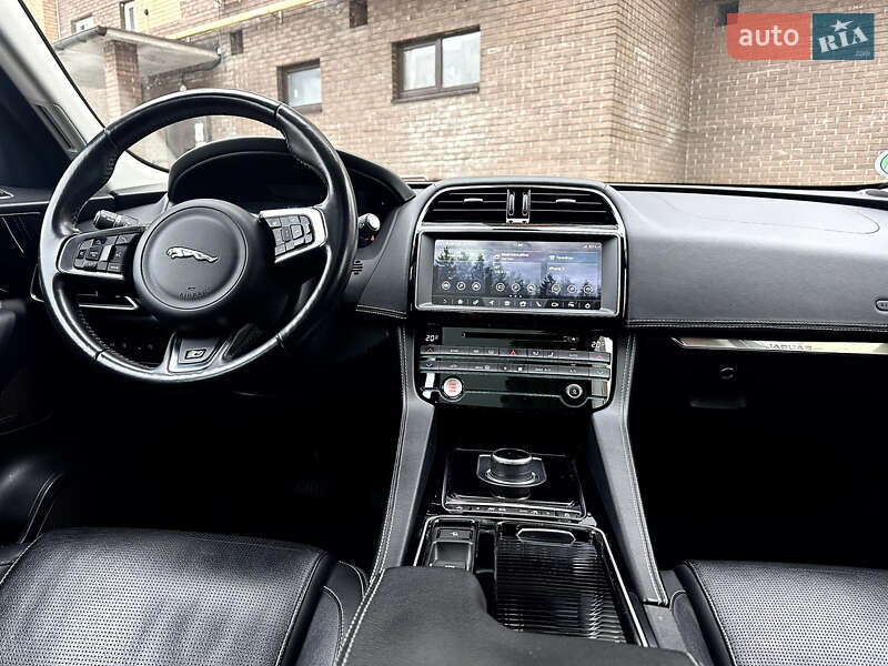 Позашляховик / Кросовер Jaguar F-Pace 2016 в Житомирі