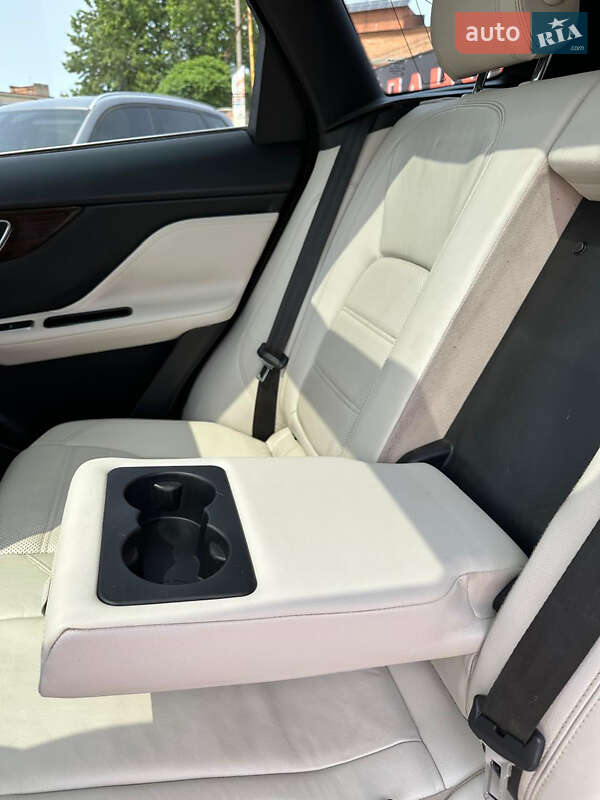 Позашляховик / Кросовер Jaguar F-Pace 2017 в Полтаві