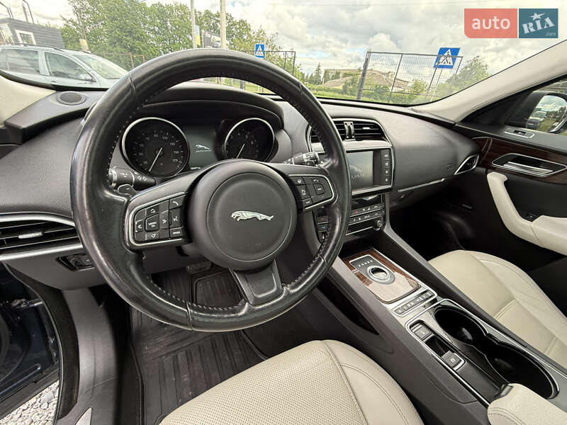 Позашляховик / Кросовер Jaguar F-Pace 2016 в Умані