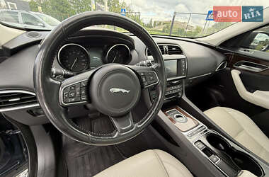 Позашляховик / Кросовер Jaguar F-Pace 2016 в 