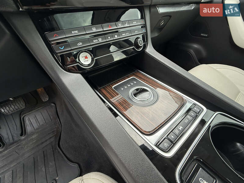 Позашляховик / Кросовер Jaguar F-Pace 2016 в Умані