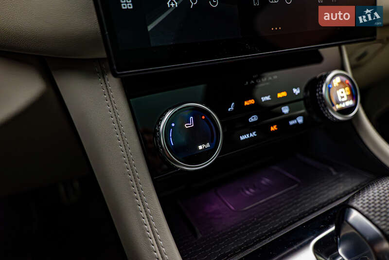 Внедорожник / Кроссовер Jaguar F-Pace 2021 в Киеве