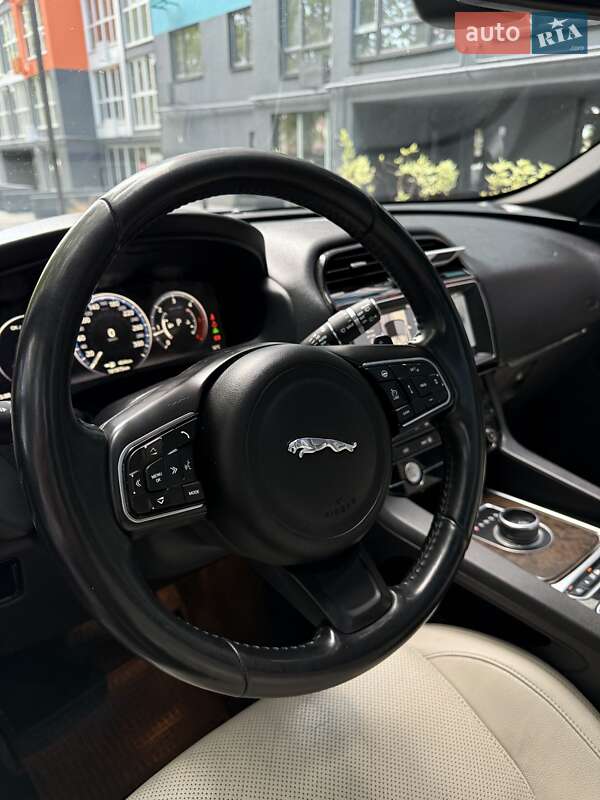 Внедорожник / Кроссовер Jaguar F-Pace 2016 в Чернигове