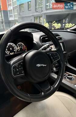 Позашляховик / Кросовер Jaguar F-Pace 2016 в 