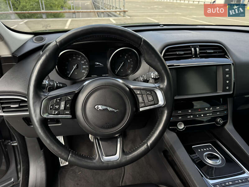 Позашляховик / Кросовер Jaguar F-Pace 2017 в Києві