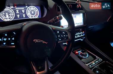 Внедорожник / Кроссовер Jaguar F-Pace 2019 в 