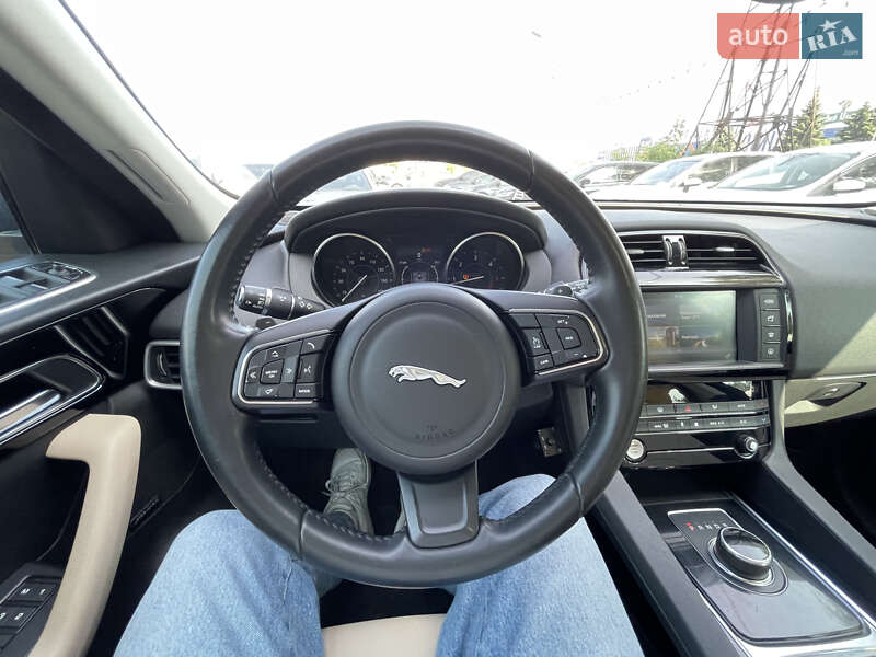Позашляховик / Кросовер Jaguar F-Pace 2016 в Львові