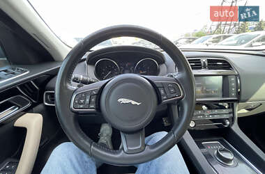 Внедорожник / Кроссовер Jaguar F-Pace 2016 в 