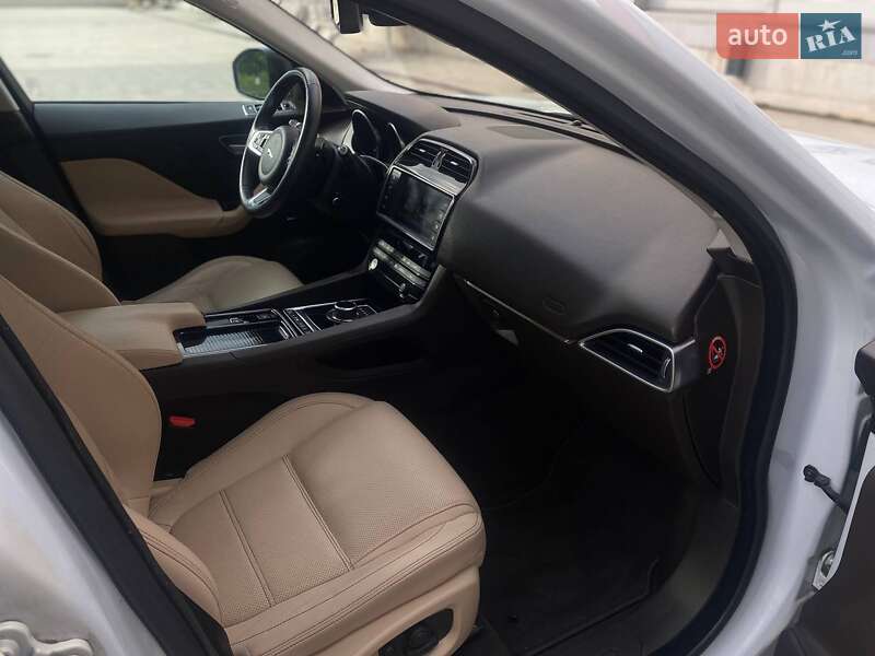 Внедорожник / Кроссовер Jaguar F-Pace 2017 в Киеве